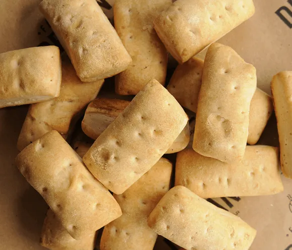 Variedad de bizcochitos y panificados crocantes